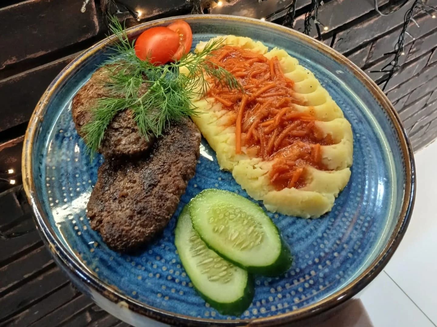 Картофельное пюре с котлетами