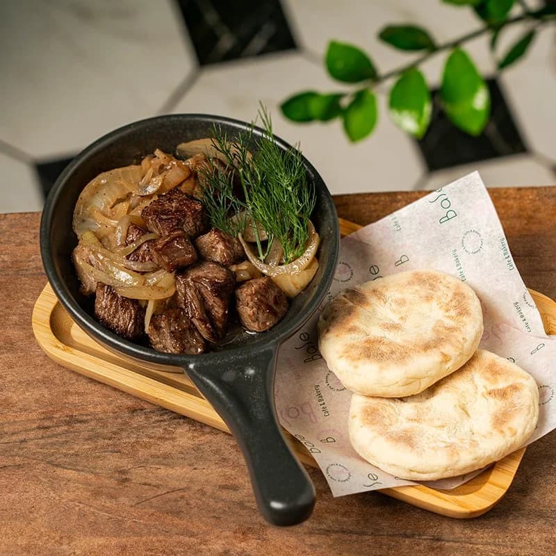 Жареное мясо с луком